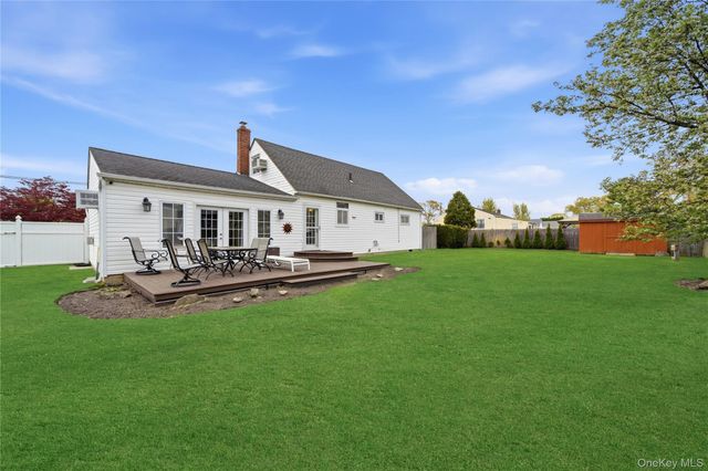 1333 13th Street, West Babylon, NY 11704