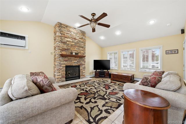 1333 13th Street, West Babylon, NY 11704