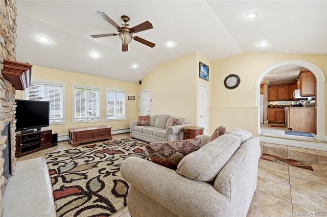 1333 13th Street, West Babylon, NY 11704