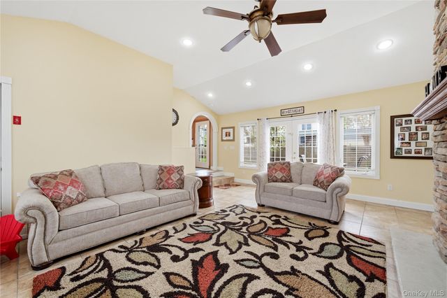 1333 13th Street, West Babylon, NY 11704
