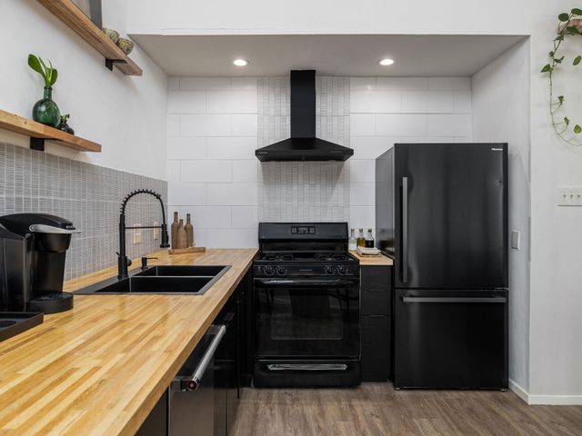 2532 Stoutwood CIR, Austin, TX 78745