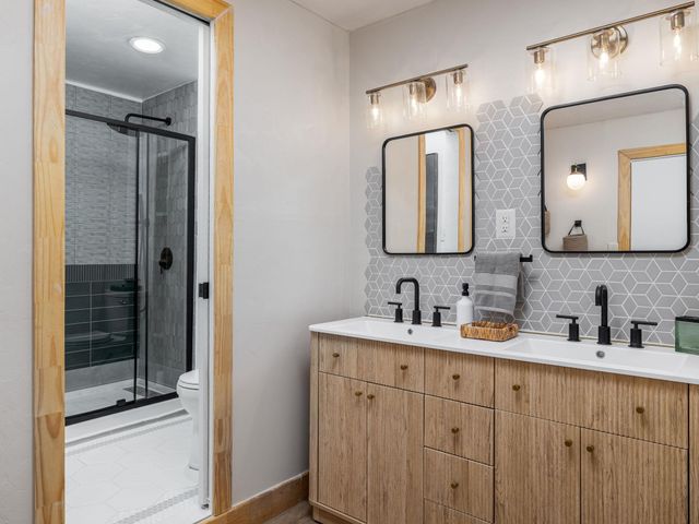 2532 Stoutwood CIR, Austin, TX 78745