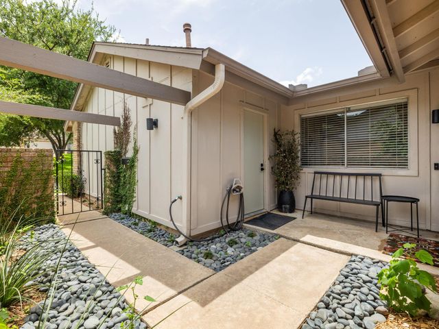 2532 Stoutwood CIR, Austin, TX 78745