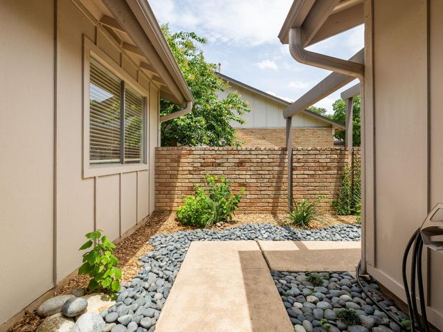 2532 Stoutwood CIR, Austin, TX 78745