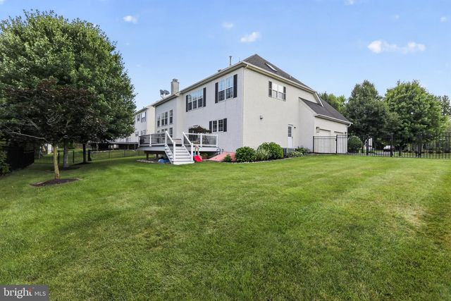 121 AVONDALE DR, North Wales, PA 19454