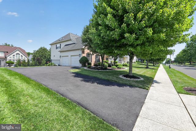 121 AVONDALE DR, North Wales, PA 19454