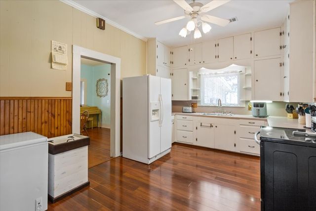 102 S Hogan Street, Holland, TX 76534
