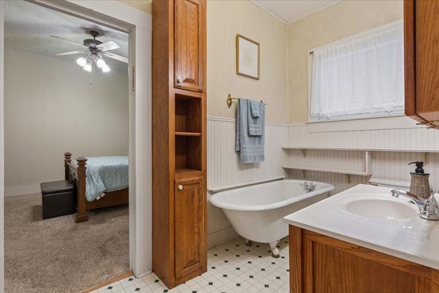 102 S Hogan Street, Holland, TX 76534