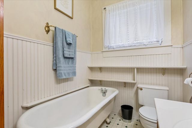 102 S Hogan Street, Holland, TX 76534