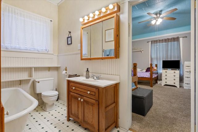 102 S Hogan Street, Holland, TX 76534