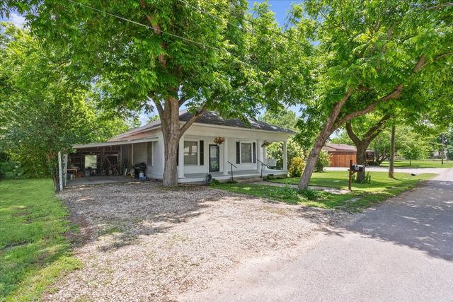 102 S Hogan Street, Holland, TX 76534