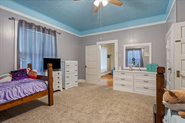 102 S Hogan Street, Holland, TX 76534