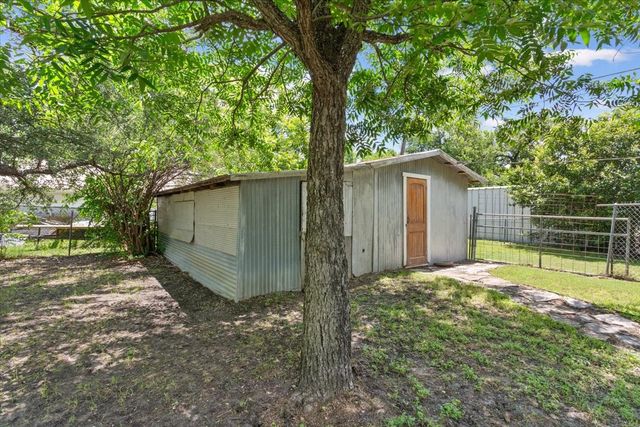 102 S Hogan Street, Holland, TX 76534