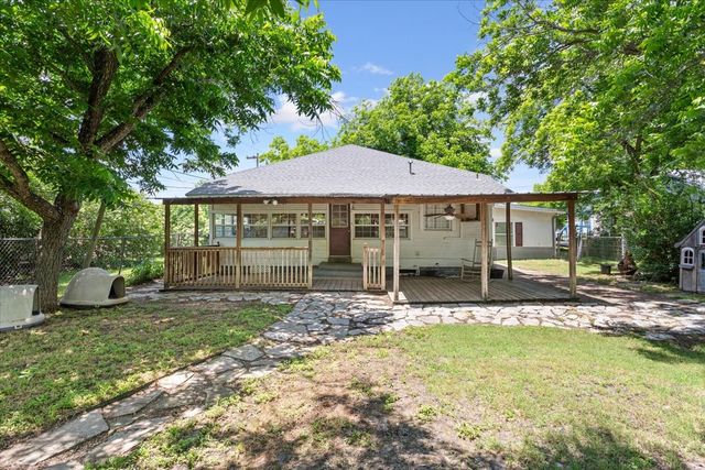 102 S Hogan Street, Holland, TX 76534