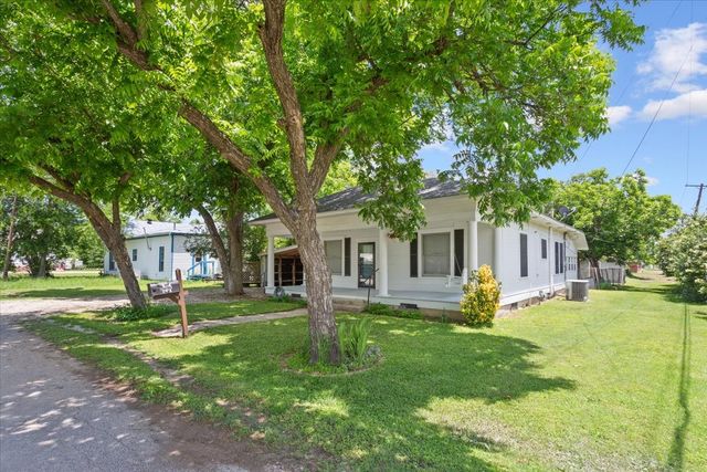 102 S Hogan Street, Holland, TX 76534