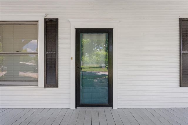 102 S Hogan Street, Holland, TX 76534