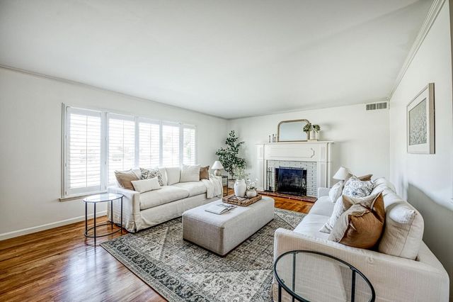 1565 W Barstow Avenue, Fresno, CA 93711