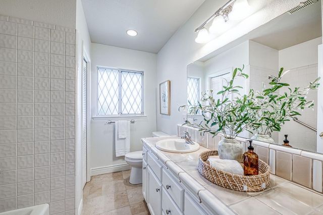 1565 W Barstow Avenue, Fresno, CA 93711