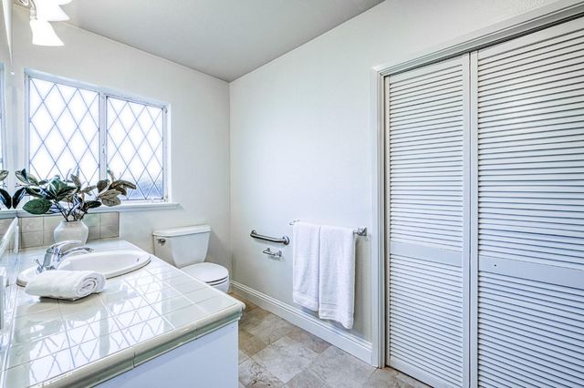 1565 W Barstow Avenue, Fresno, CA 93711
