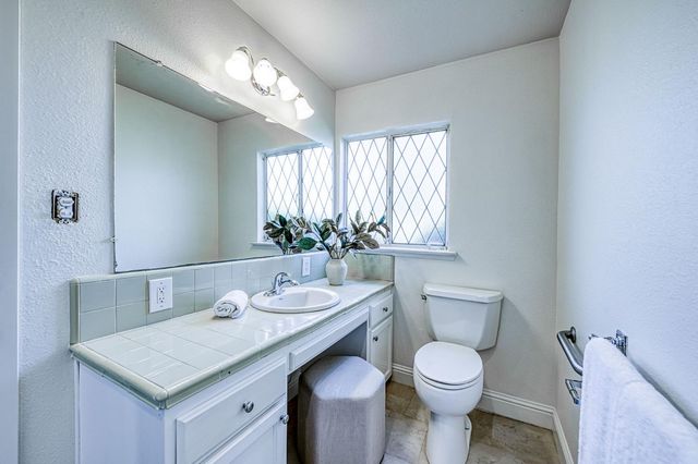 1565 W Barstow Avenue, Fresno, CA 93711