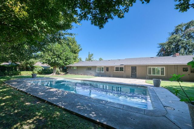 1565 W Barstow Avenue, Fresno, CA 93711