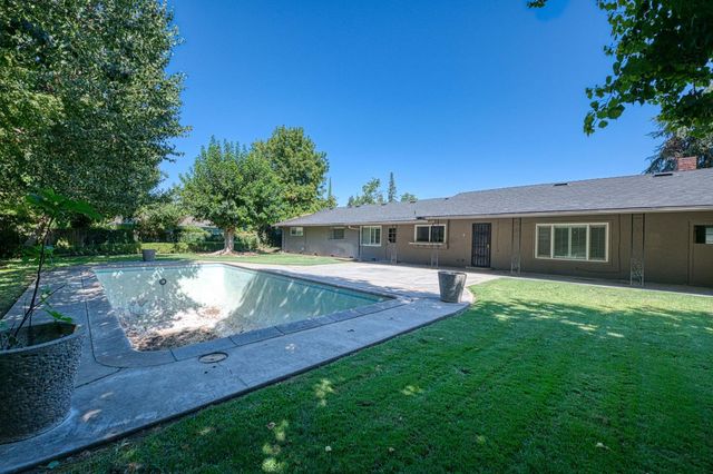 1565 W Barstow Avenue, Fresno, CA 93711