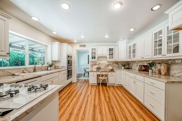 1565 W Barstow Avenue, Fresno, CA 93711