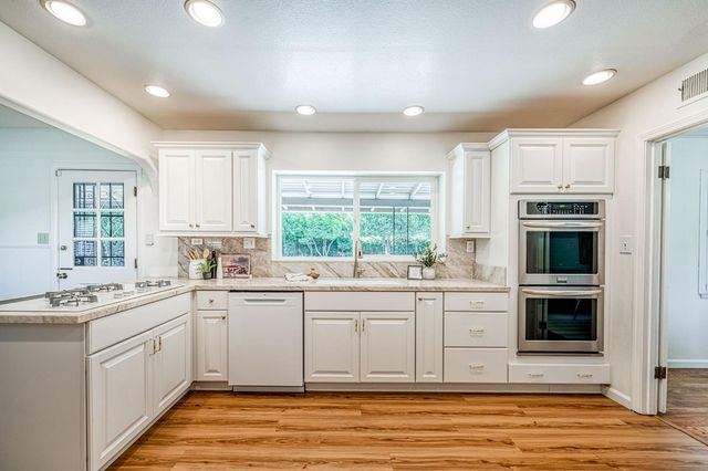 1565 W Barstow Avenue, Fresno, CA 93711