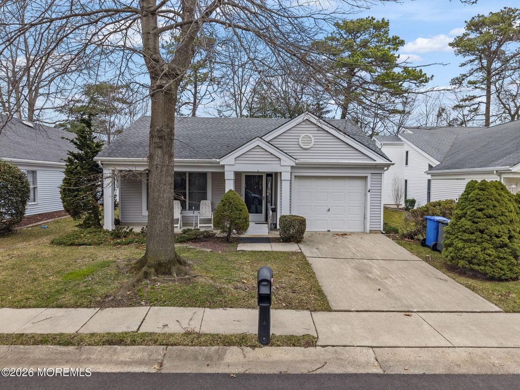 2315 Kira Court, Toms River, NJ 08755