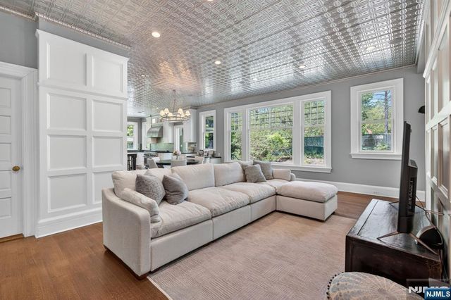 40 Highland Avenue, Millburn, NJ 07078