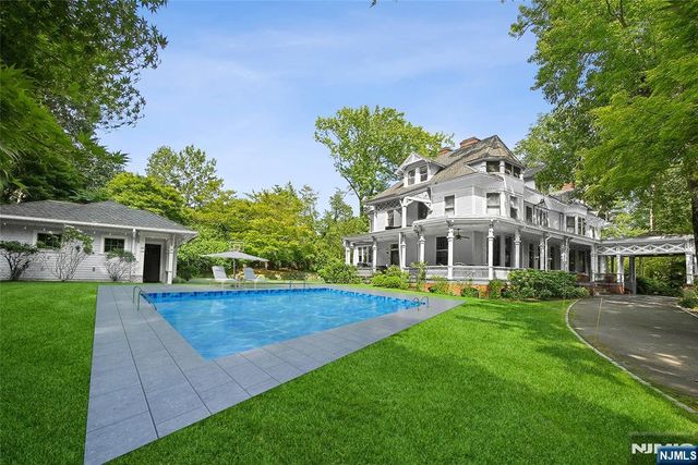 40 Highland Avenue, Millburn, NJ 07078