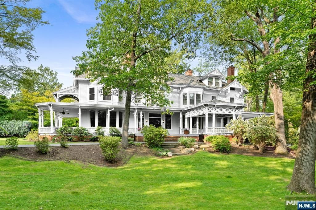 40 Highland Avenue, Millburn, NJ 07078
