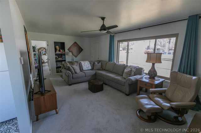 707 S Cherokee Street, Grove, OK 74344