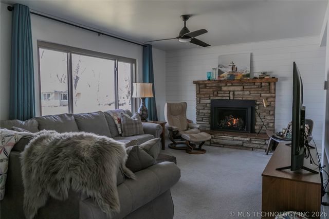 707 S Cherokee Street, Grove, OK 74344