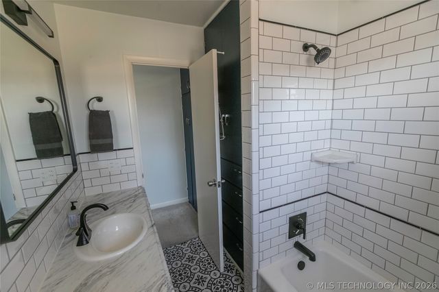 707 S Cherokee Street, Grove, OK 74344