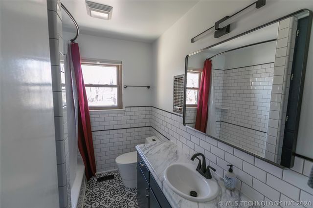 707 S Cherokee Street, Grove, OK 74344