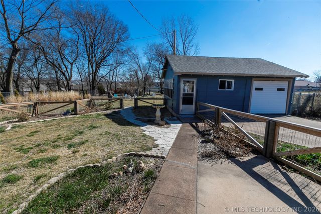 707 S Cherokee Street, Grove, OK 74344