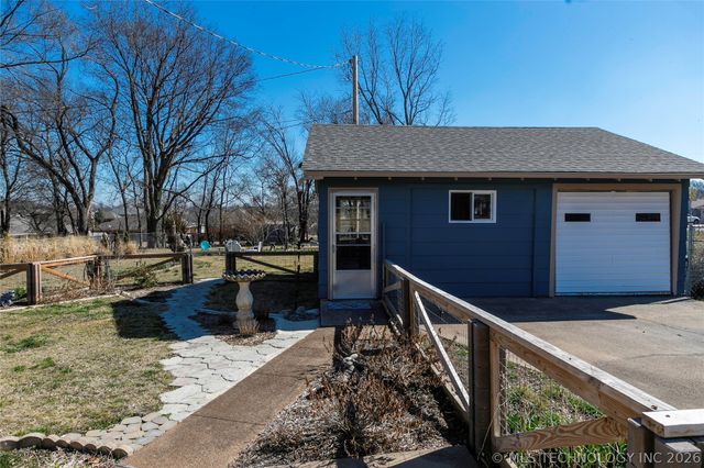 707 S Cherokee Street, Grove, OK 74344