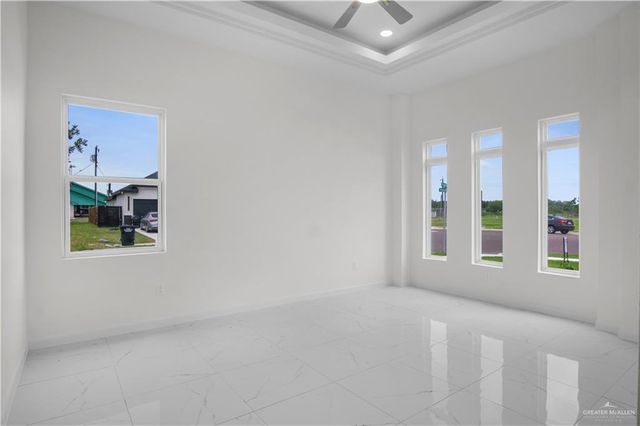 909 E Pecan Street, Alton, TX 78573