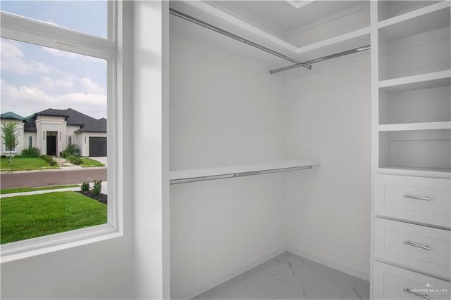 909 E Pecan Street, Alton, TX 78573