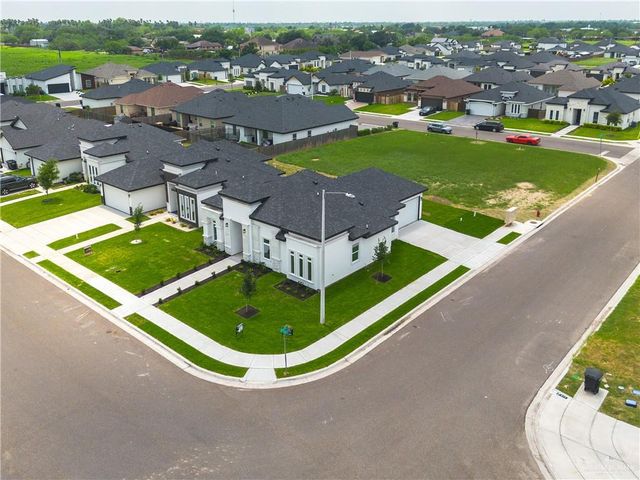 909 E Pecan Street, Alton, TX 78573