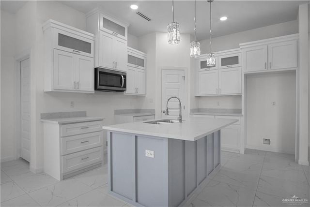 909 E Pecan Street, Alton, TX 78573