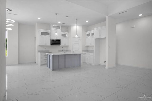 909 E Pecan Street, Alton, TX 78573