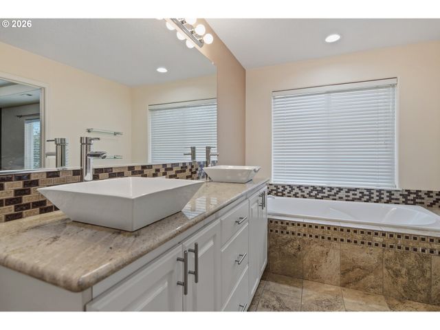 4391 Nw DIAMONDBACK Dr, Beaverton, OR 97006