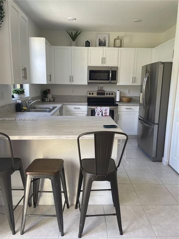 4706 Santa Cruz Way, Davie, FL 33314