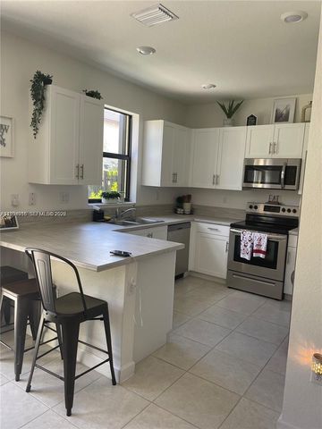 4706 Santa Cruz Way, Davie, FL 33314