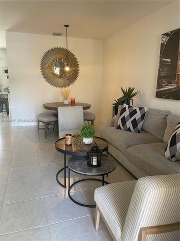 4706 Santa Cruz Way, Davie, FL 33314