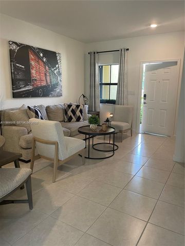 4706 Santa Cruz Way, Davie, FL 33314