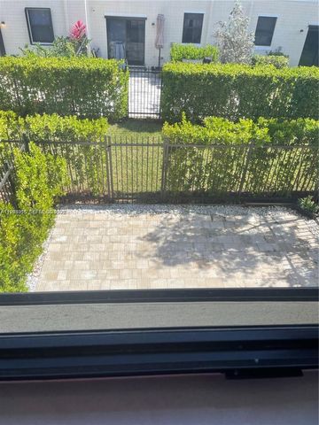 4706 Santa Cruz Way, Davie, FL 33314