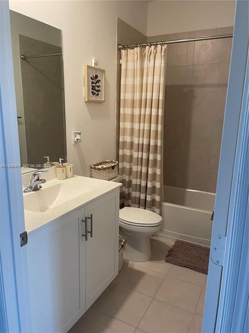 4706 Santa Cruz Way, Davie, FL 33314